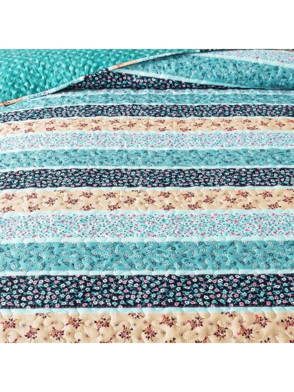 Floral King Quilt Set - 3 Piece Lightweight Microfiber Bedspread Coverlet for